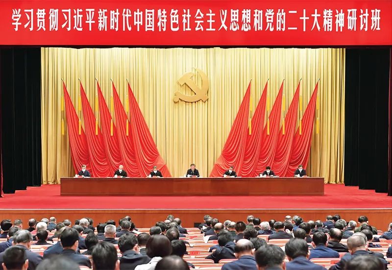 [封面圖片][高層聲音]《求是》雜志發(fā)表習近平總書記重要文章《在學習貫徹習近平新時代中國特色社會主義思想主題教育工作會議上的講話》.jpg